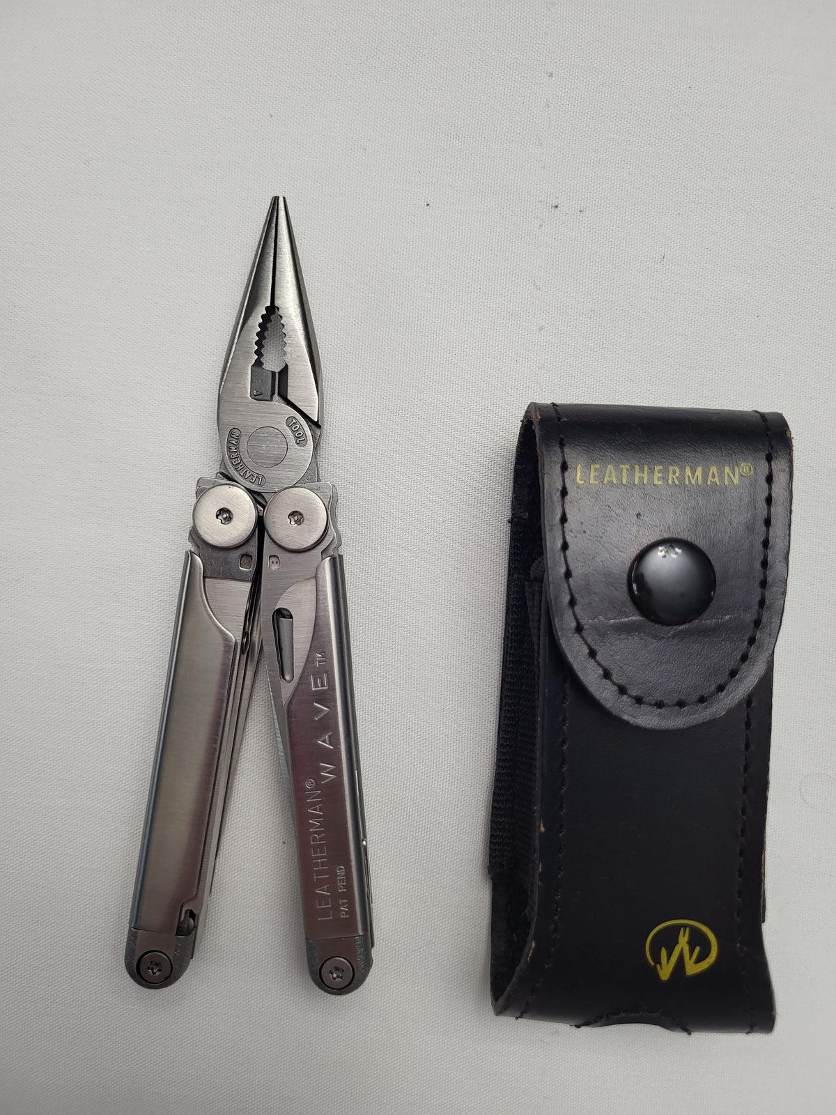 Leatherman Wave Multi-Tool - 17 Tools in one.