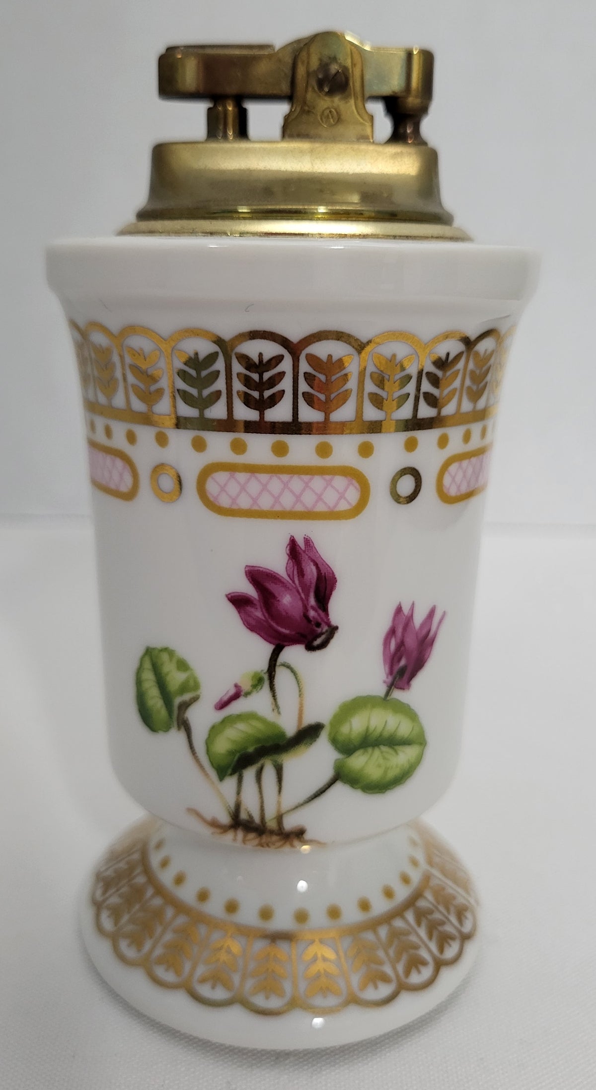 Beautiful George Briard Decorated Ceramic Vintage Lighter